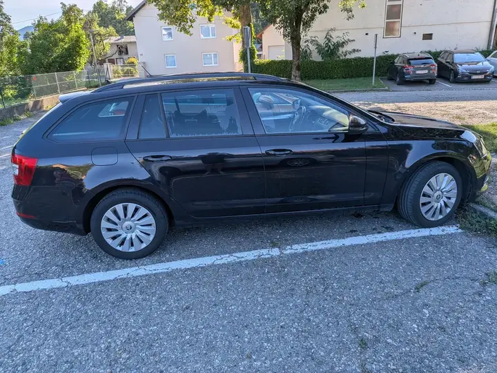Skoda Octavia Combi 2018 photo 2