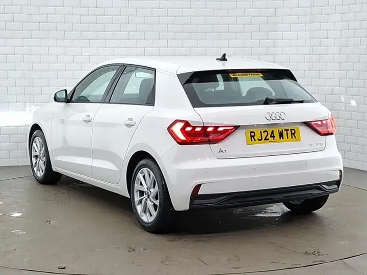 Audi A1 2024 photo 2