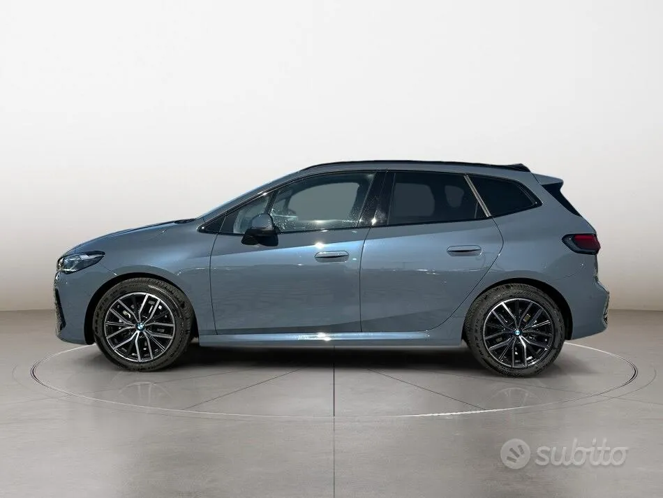 BMW 218D Active Tourer 2025 photo 2
