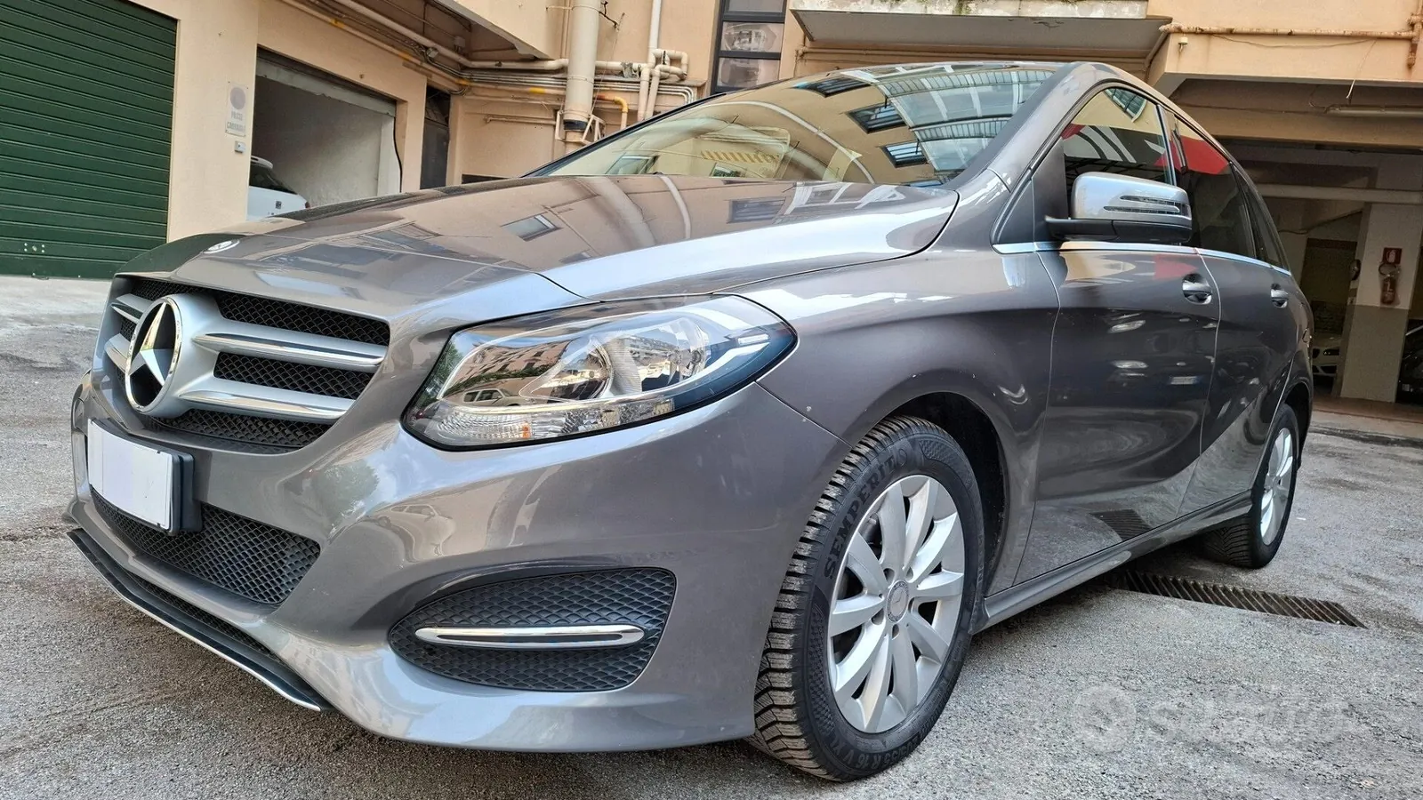 Mercedes-Benz B 180