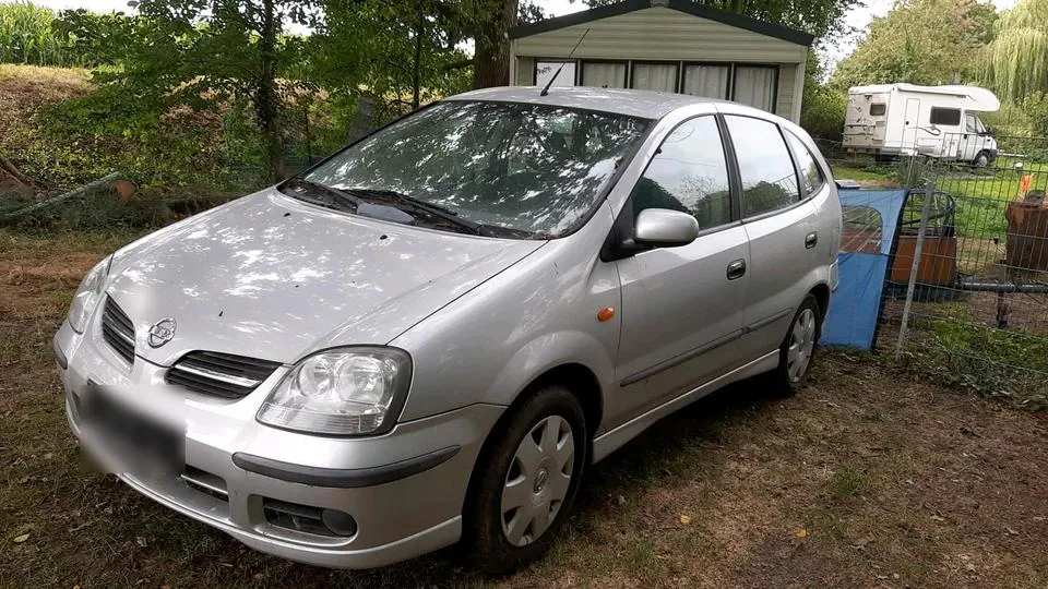 Nissan Almera Tino