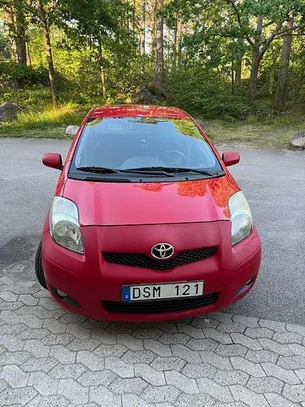 Toyota Yaris 2011 photo 2
