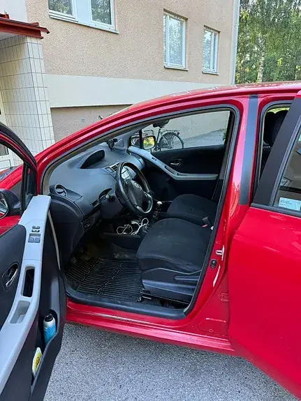 Toyota Yaris 2011 photo 3