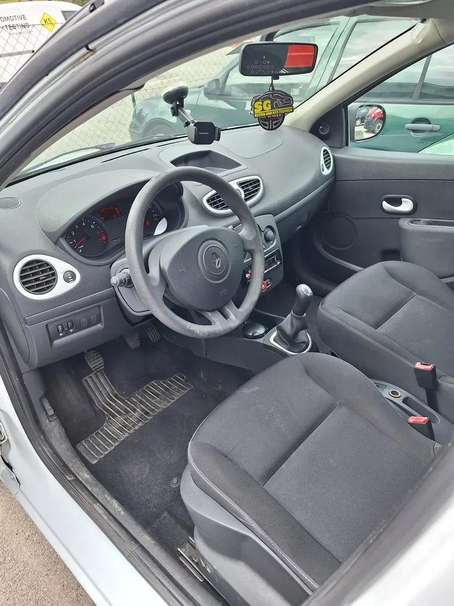 Renault Clio 2011 photo 3
