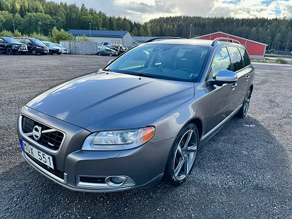 Volvo V70 2012 photo 2