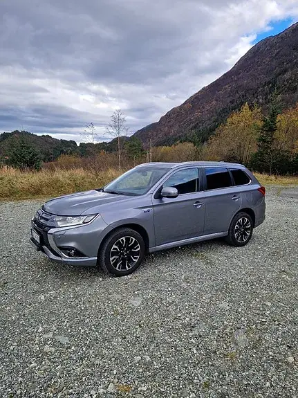 Mitsubishi Outlander 2017 photo 2
