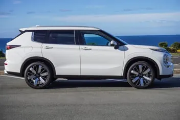 Mitsubishi Outlander 2026 photo 3
