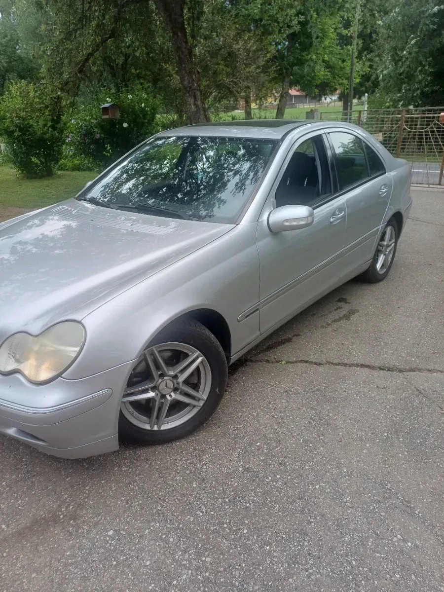 Mercedes-Benz C-Class 2003 photo 3
