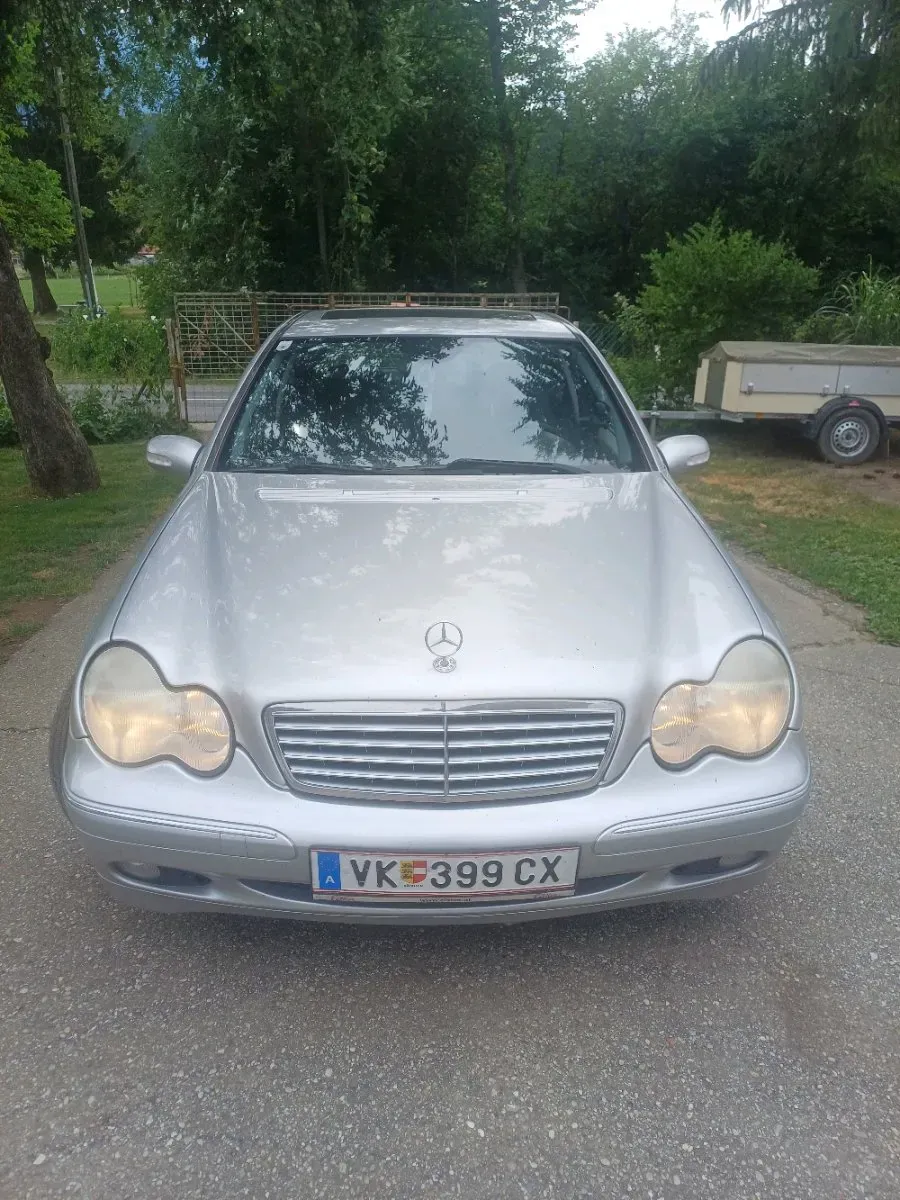 Mercedes-Benz C-Class 2003 photo 2