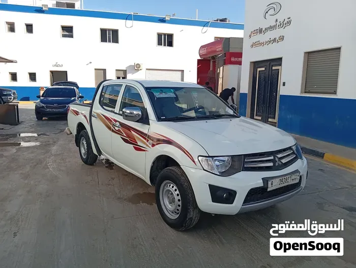 Mitsubishi L200 2014 photo 2