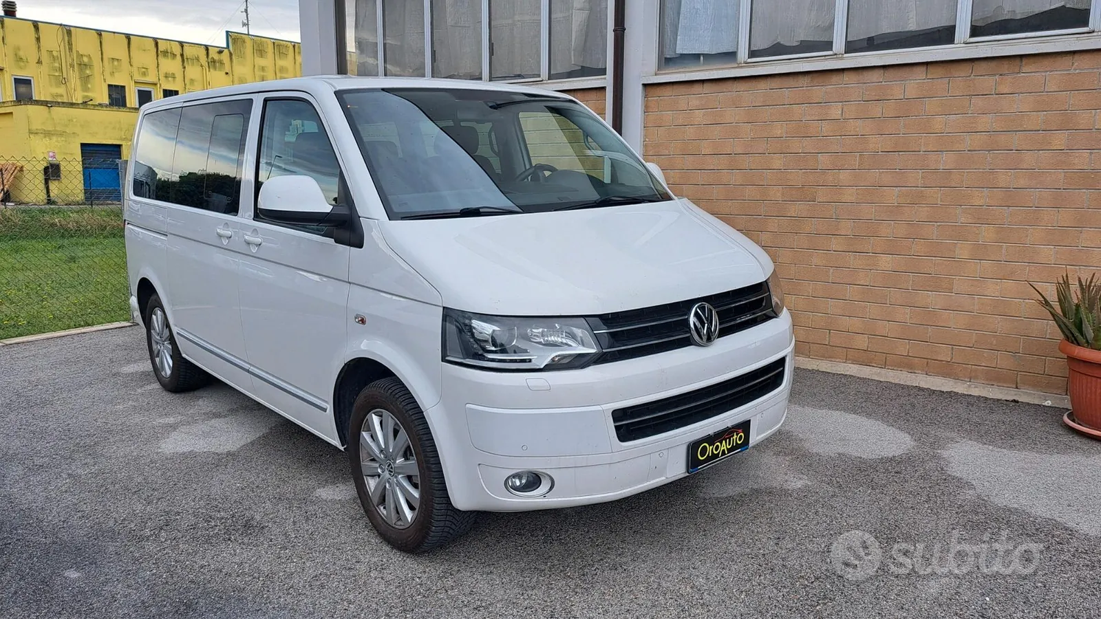 Volkswagen Multivan 2013 photo 2