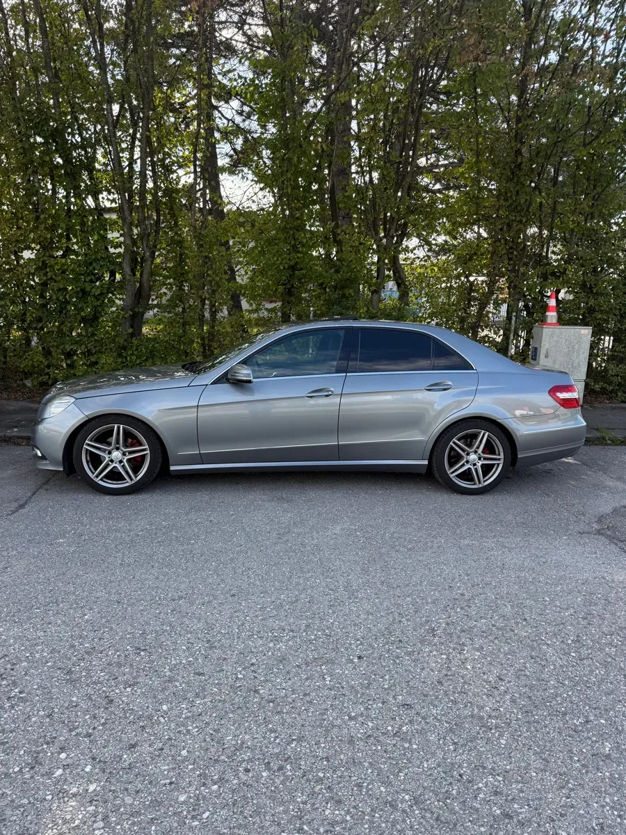 Mercedes-Benz E-Class 2009 photo 3
