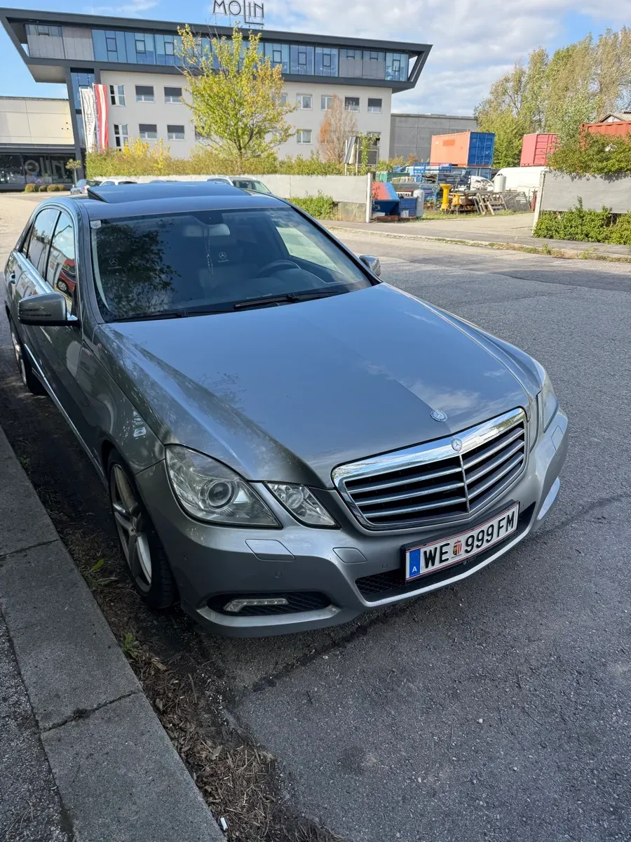 Mercedes-Benz E-Class 2009 photo 2