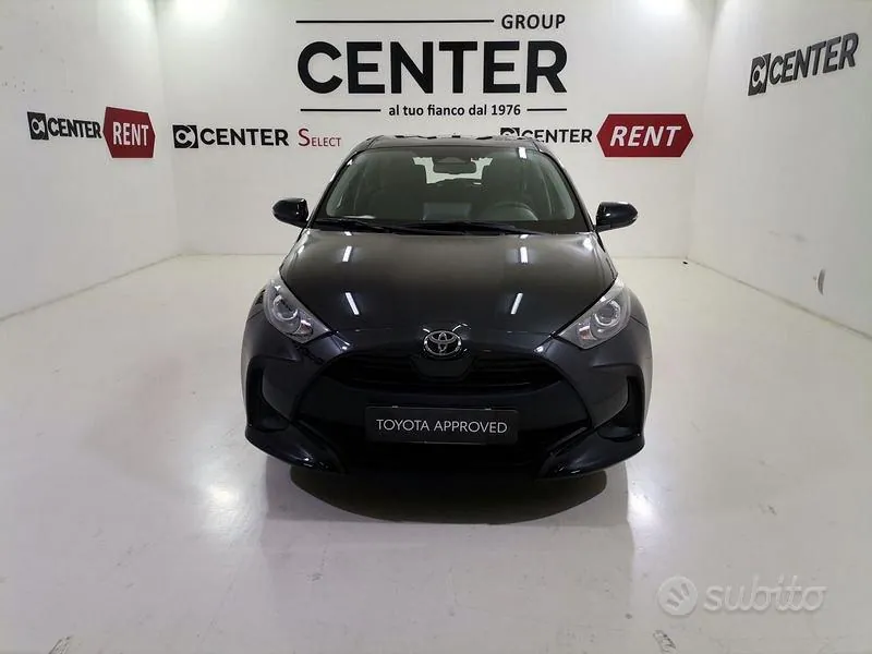 Toyota Yaris Hybrid 2025 photo 2