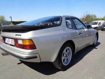 Porsche 944