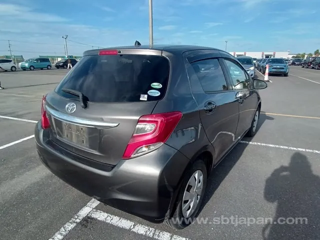 Toyota Vitz 2016 photo 4