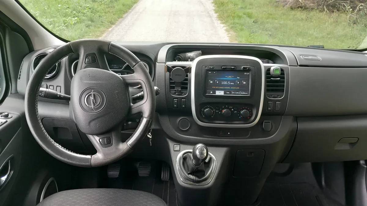 Opel Vivaro 2015 photo 3