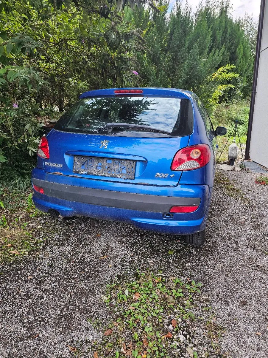Peugeot 206 2011 photo 3