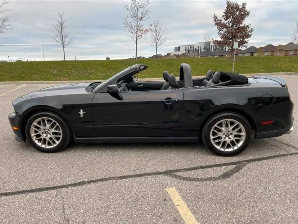 Ford Mustang 2012 photo 2