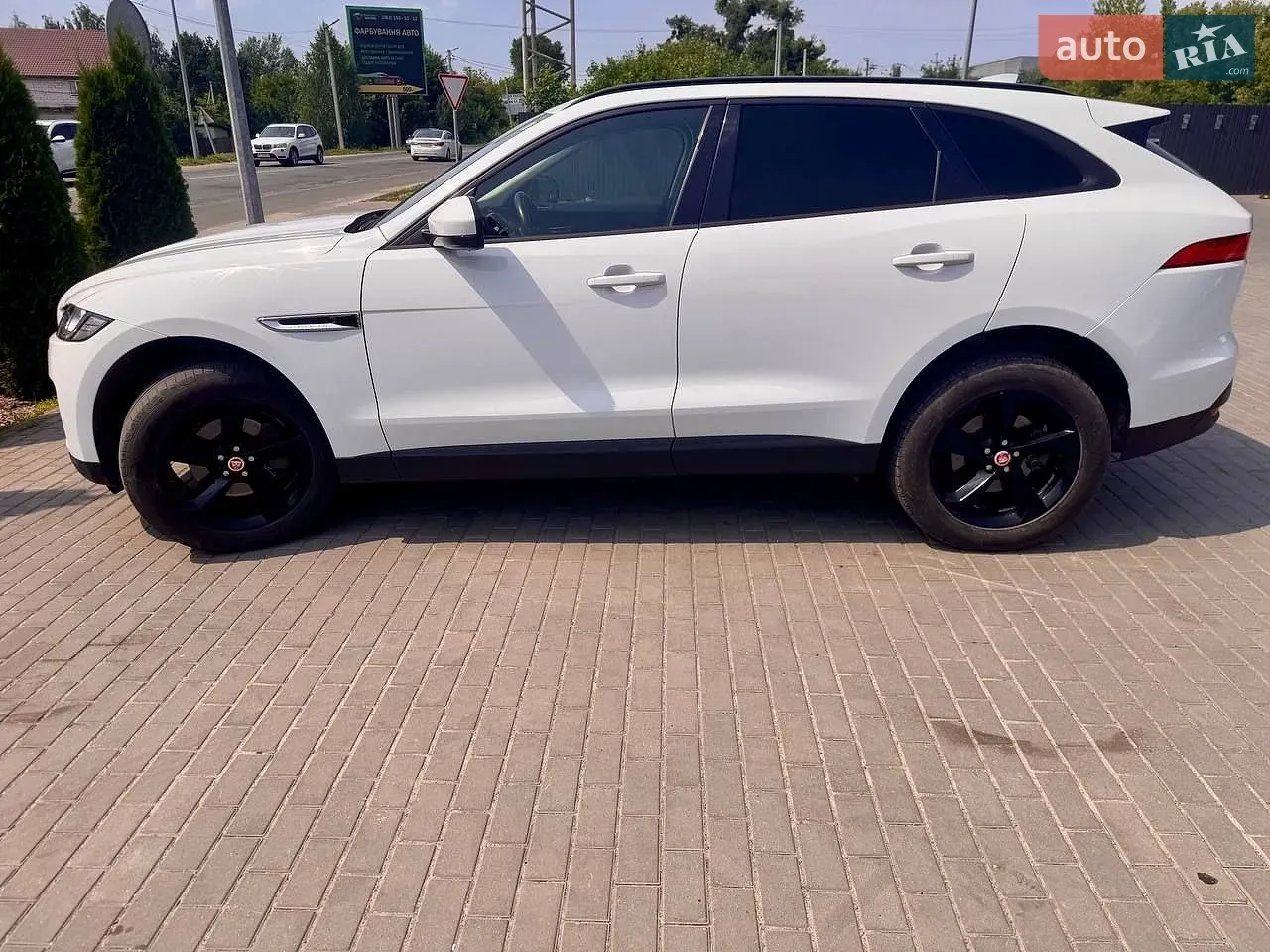 Jaguar F-Pace 2017 photo 2