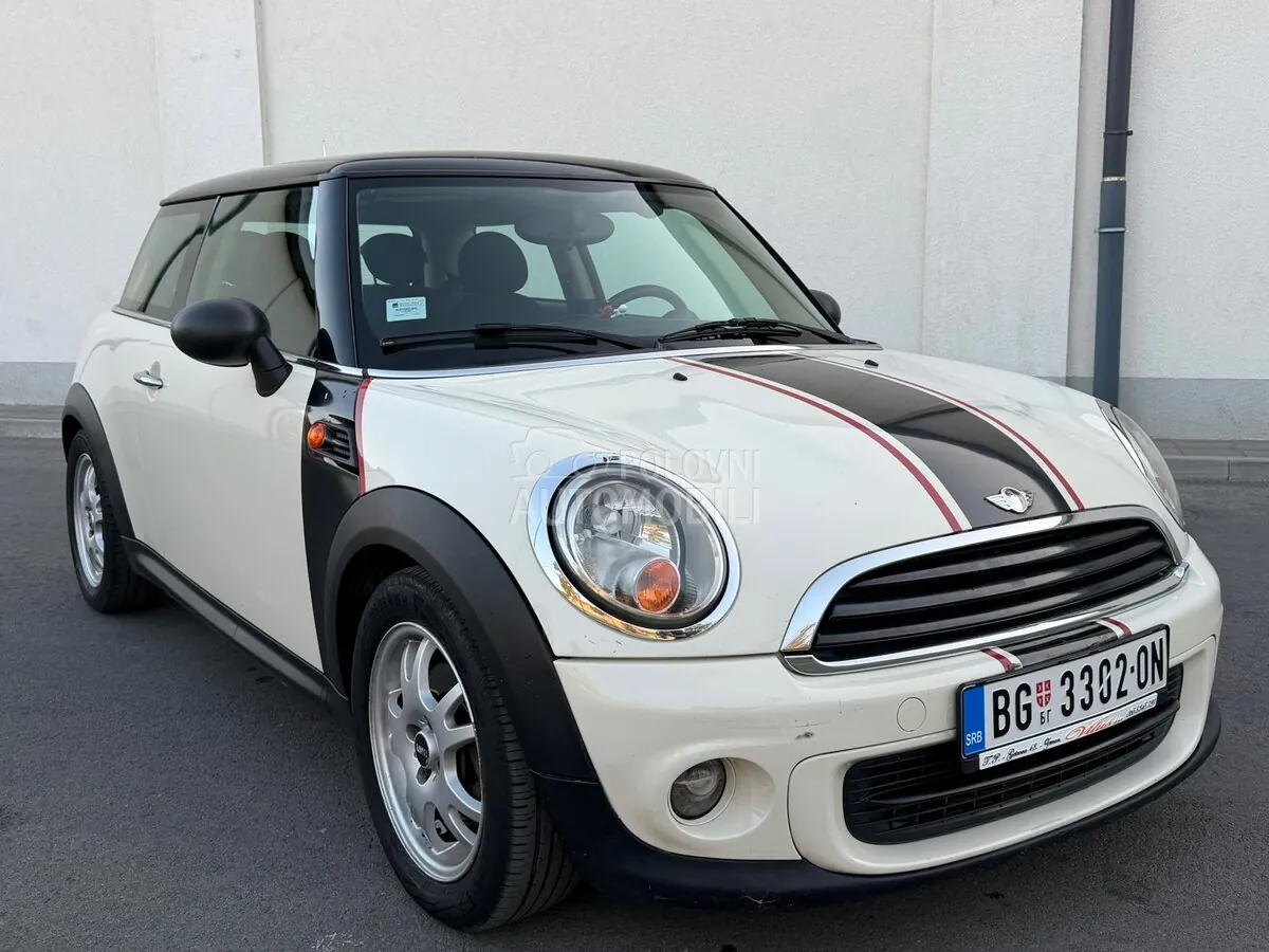 Mini One 2012 photo 3