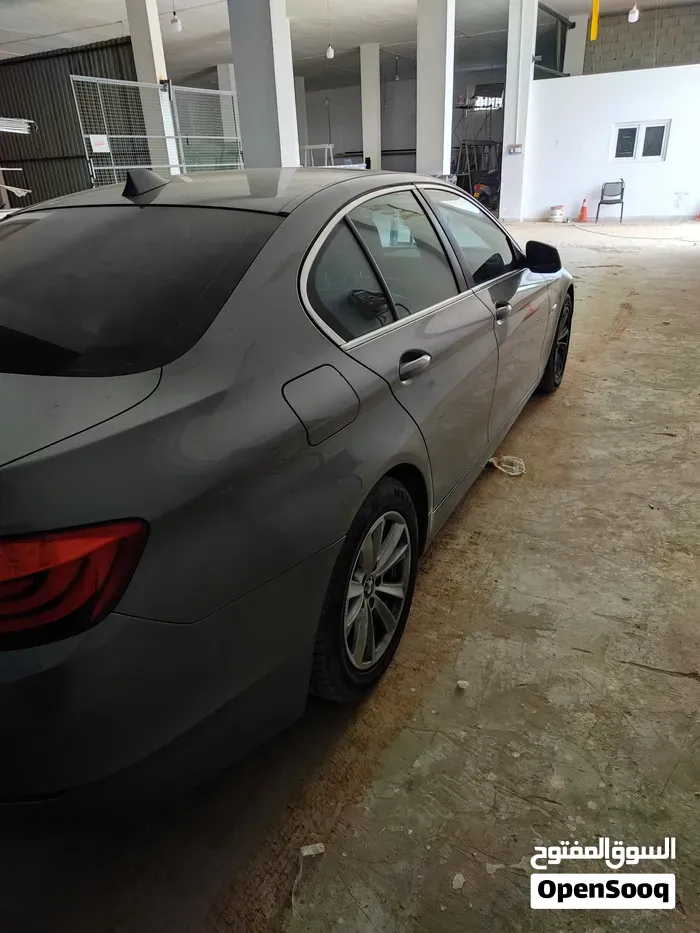 BMW 5 Series 2011 photo 2