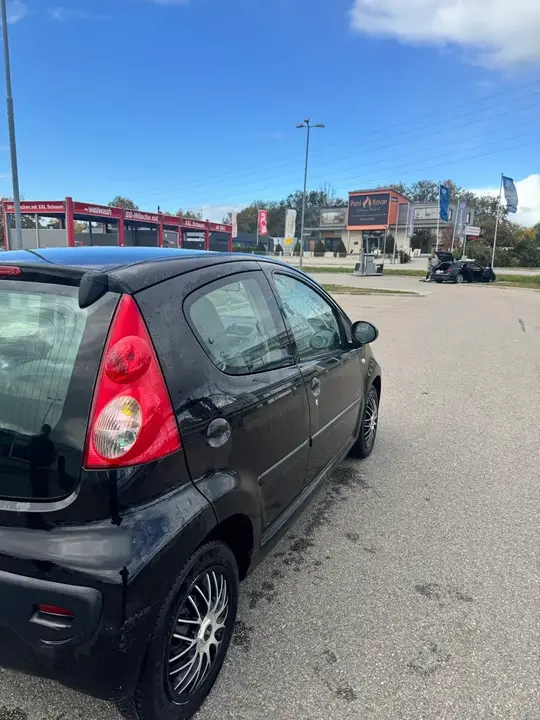 Peugeot 107 2008 photo 3