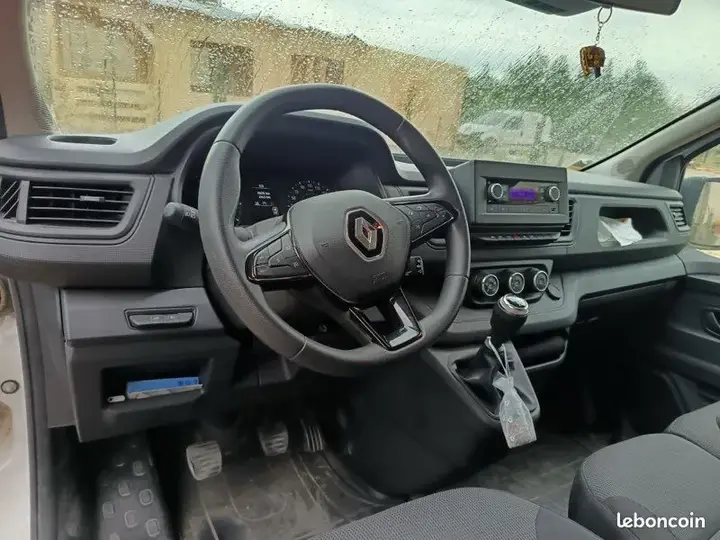Renault Trafic 2022 photo 3