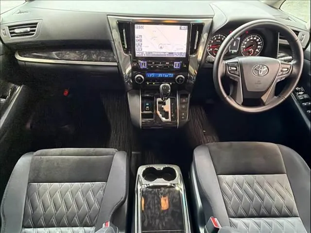Toyota Verfia 2018 photo 2