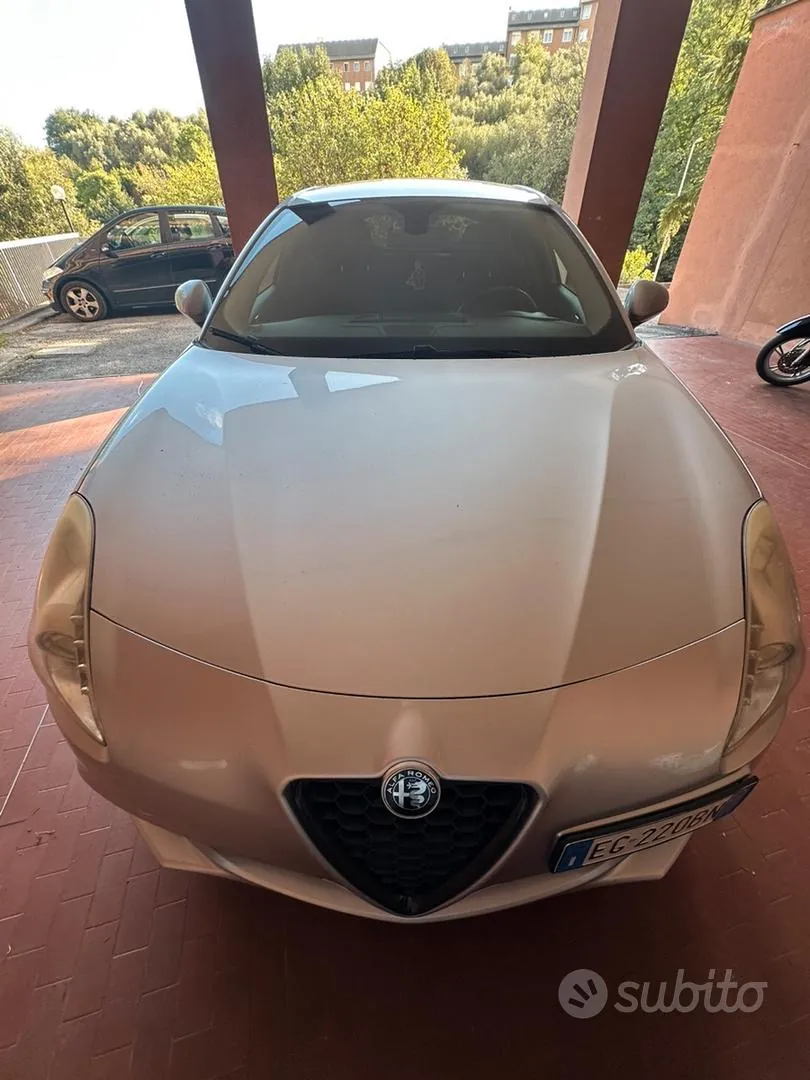 Alfa Romeo Giulietta 2011 photo 2