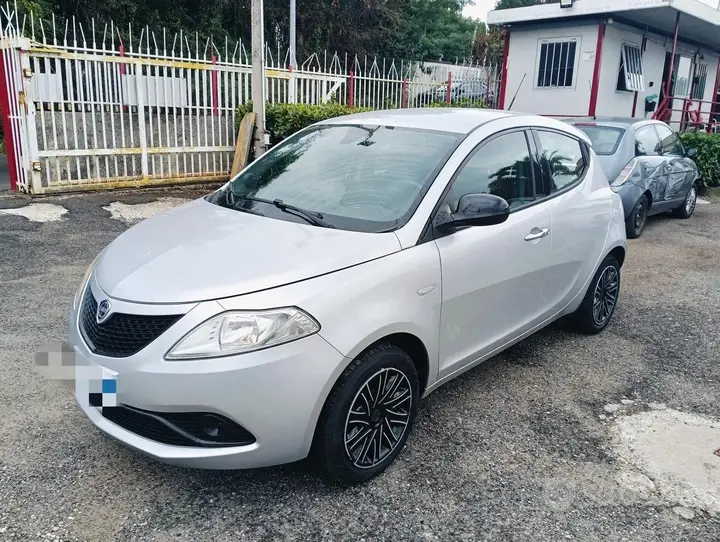 Lancia Ypsilon