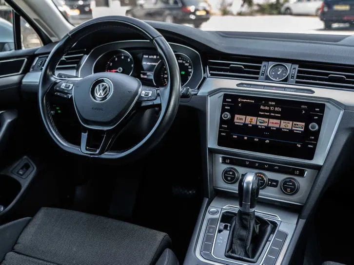 Volkswagen Passat 2018 photo 2