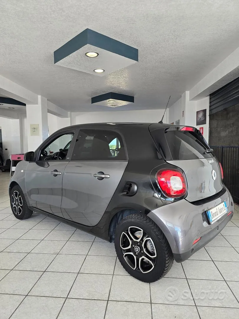 Smart Forfour 2017 photo 2