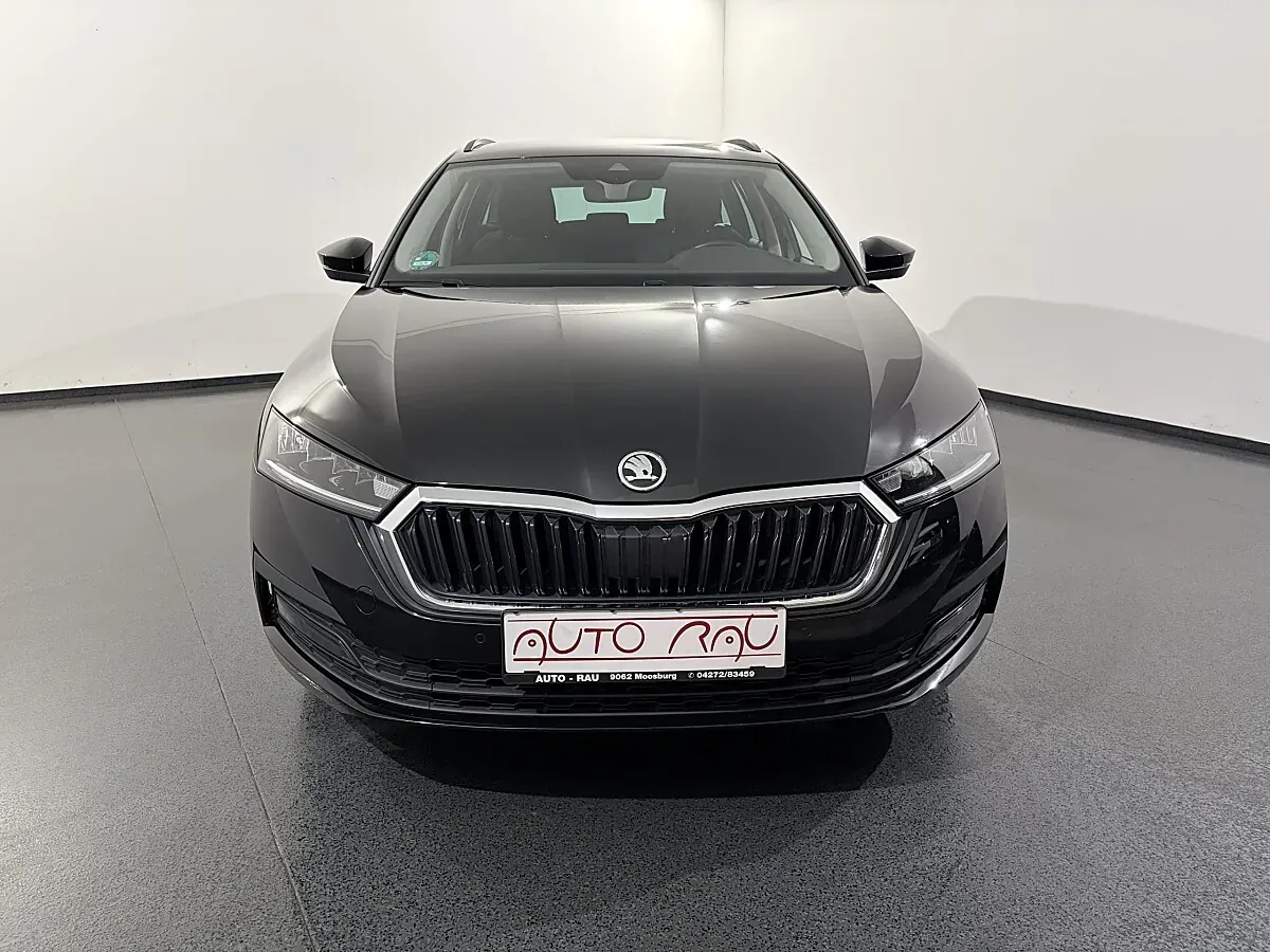 Skoda Octavia 2023 photo 2