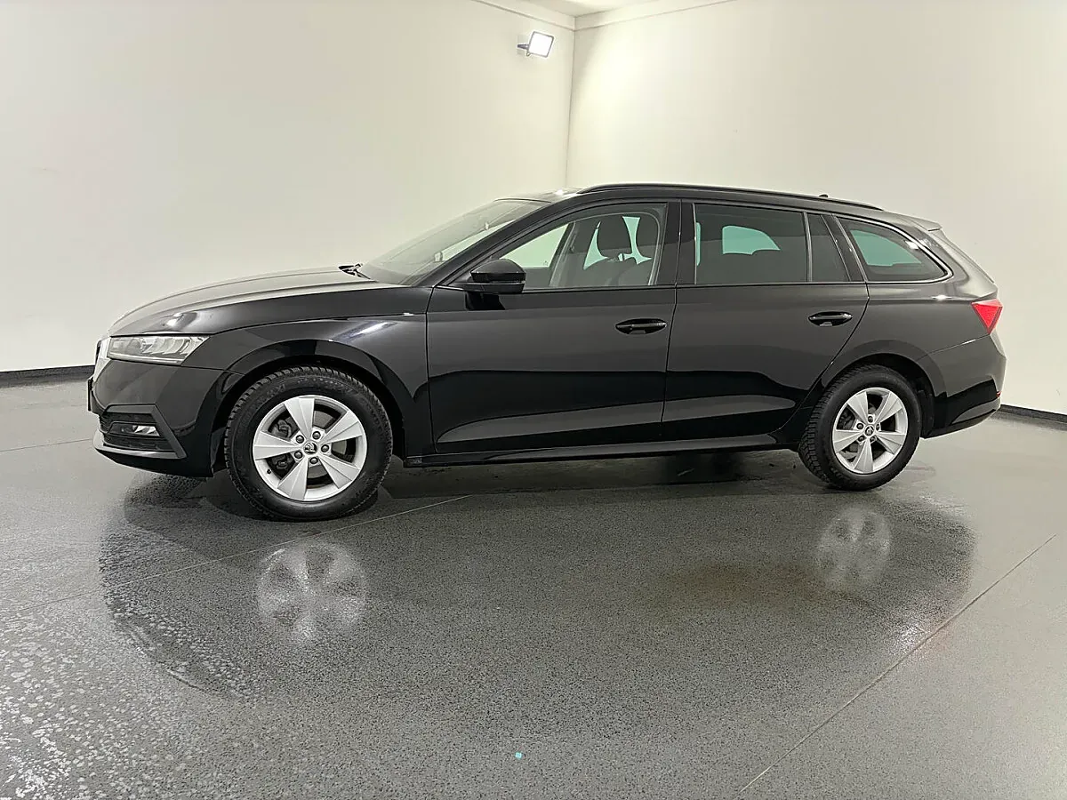 Skoda Octavia 2023 photo 3