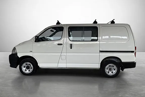 Toyota Hiace 2010 photo 4