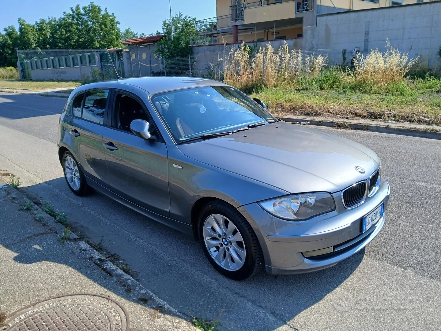 BMW 118D 2010 photo 2