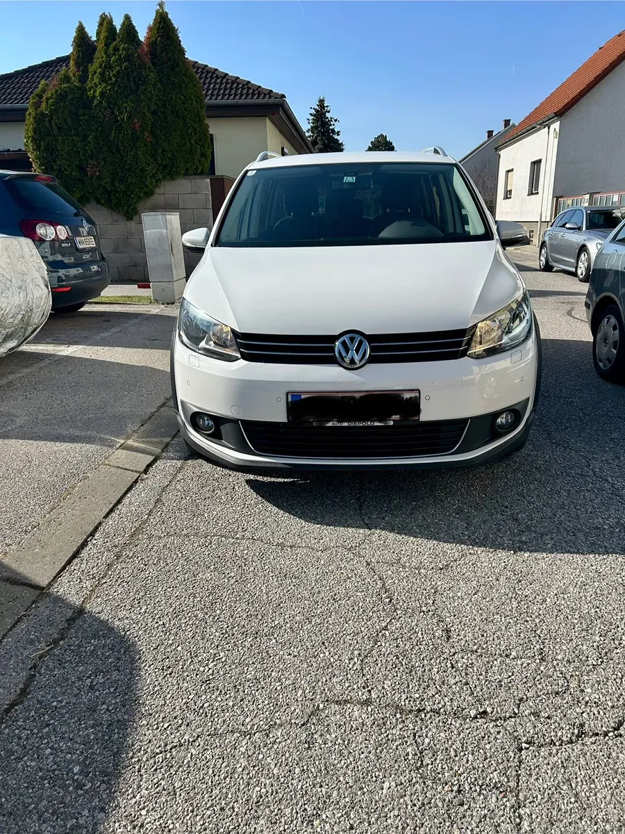 Volkswagen Touran 2014 photo 3