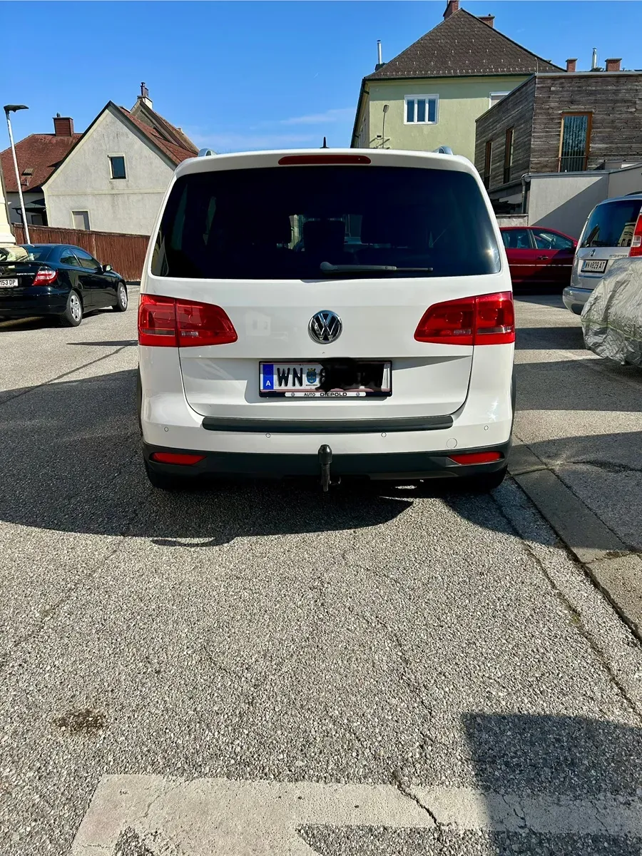 Volkswagen Touran 2014 photo 2