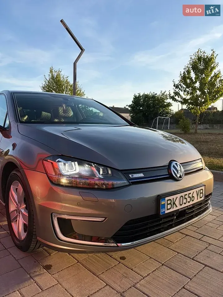 Volkswagen E-Golf 2015 photo 2