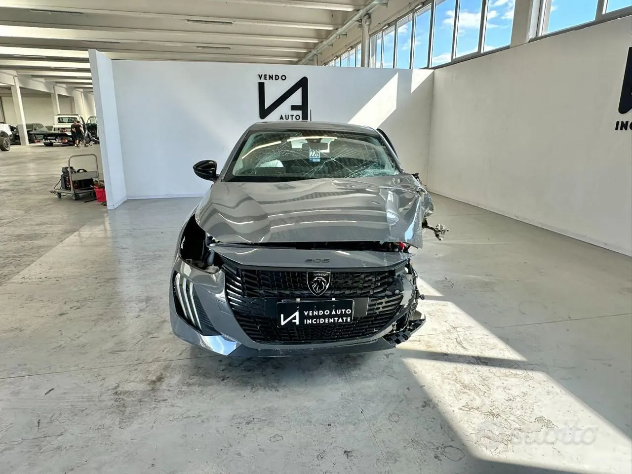 Peugeot 208 2024 photo 2