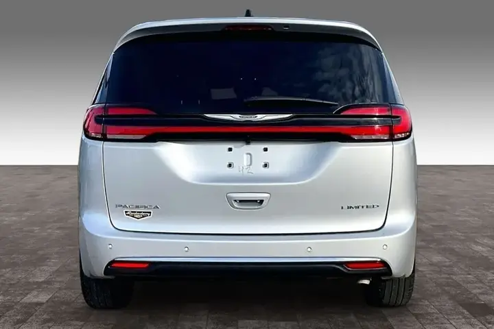 Chrysler Pacifica 2026 photo 4