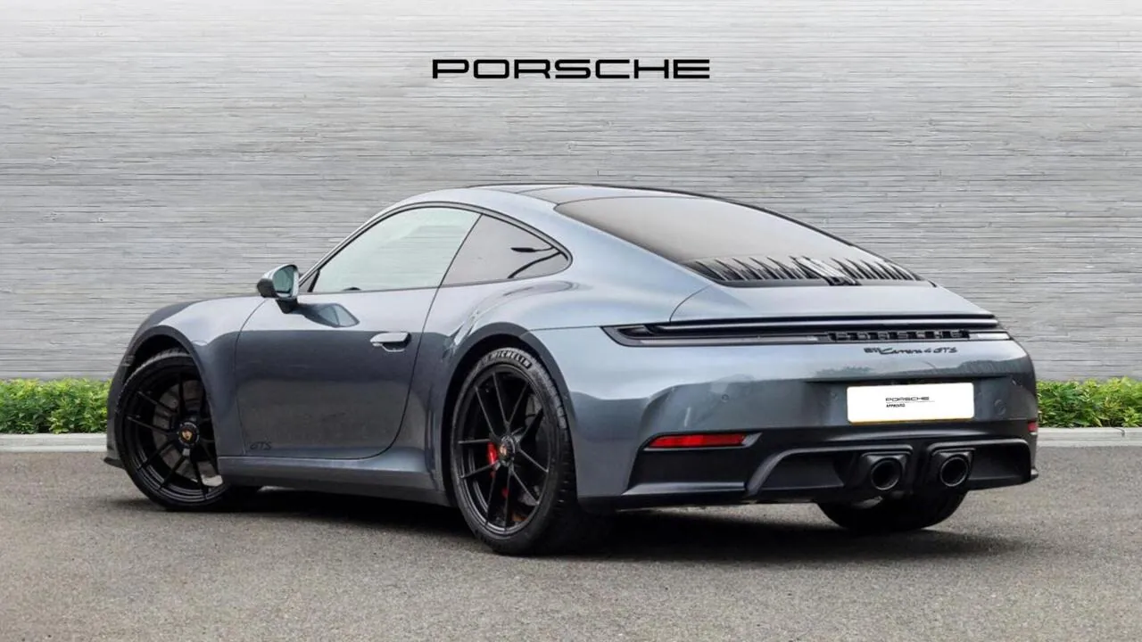 Porsche 911 2025 photo 2
