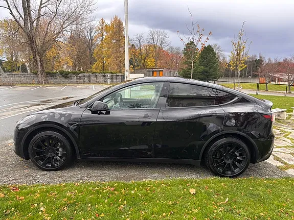 Tesla Model Y 2023 photo 5