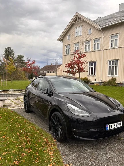 Tesla Model Y 2023 photo 3