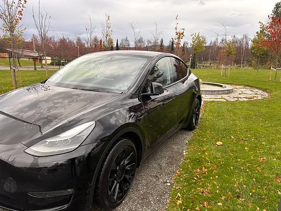 Tesla Model Y 2023 photo 4