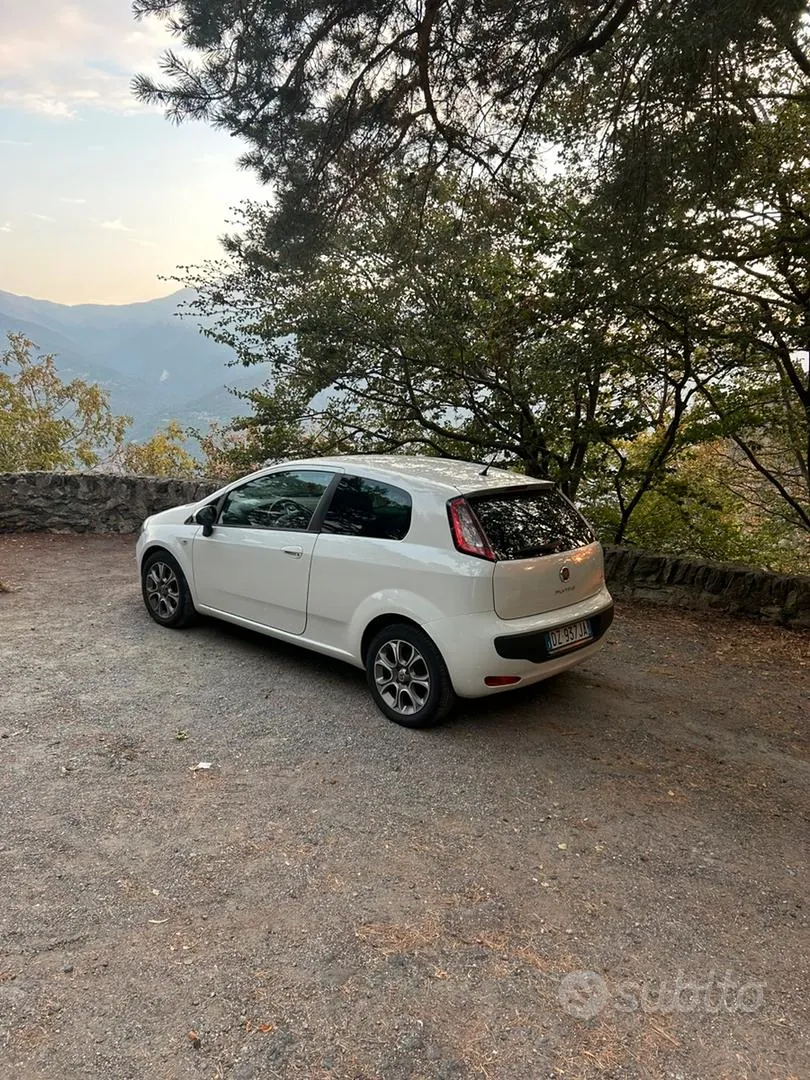 Fiat Punto Evo 2010 photo 2