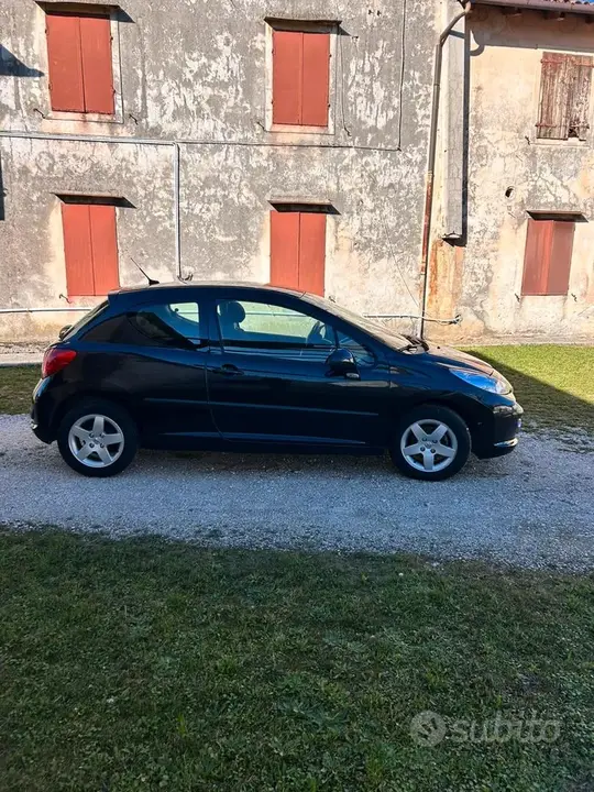 Peugeot 207 2006 photo 3