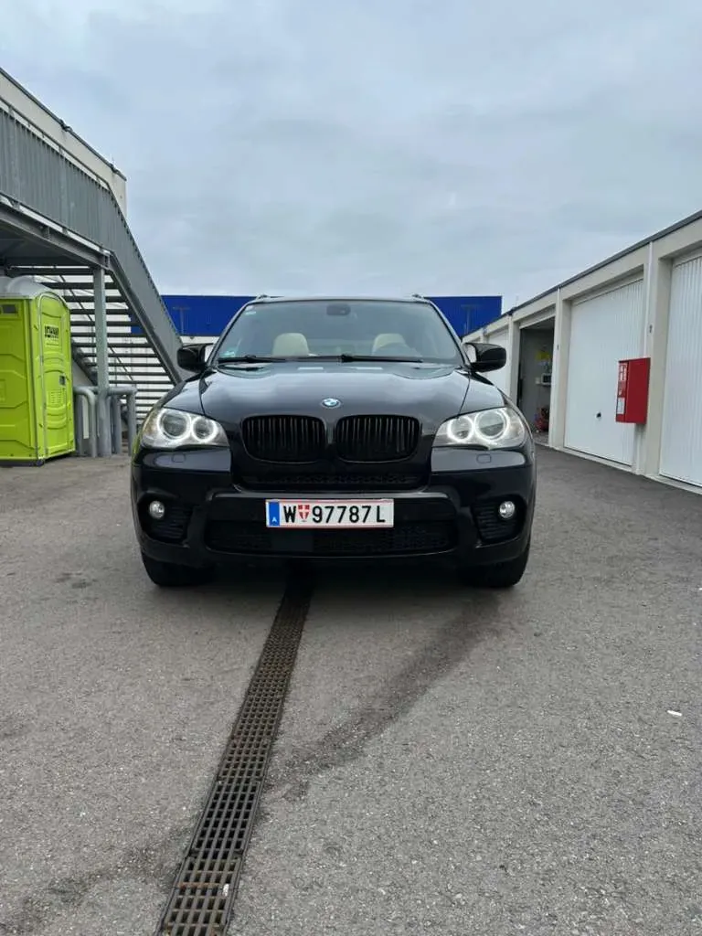 BMW X5 2010 photo 2