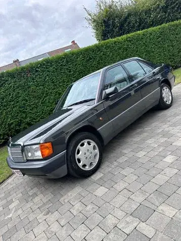 Mercedes-Benz 190E